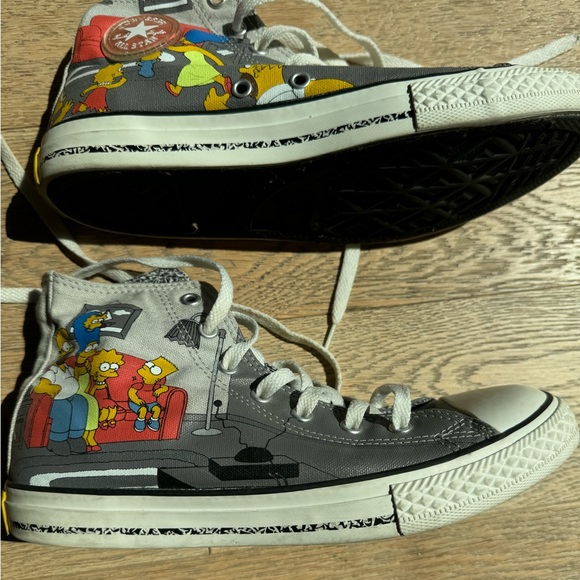 Converse Simpsons Size 5 - Picture 1 of 4